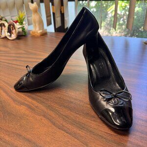 Chanel Black Leather Logo CC Cap Toe Pumps 7.5/37.5